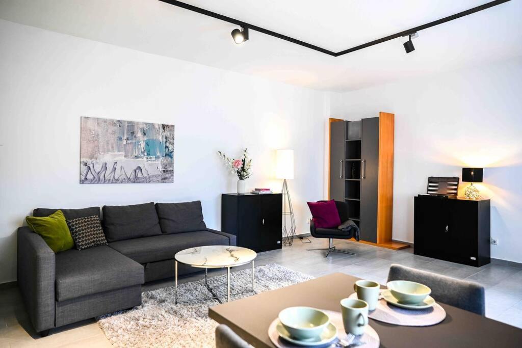Moderne In Ruhiger Umgebung Nahe Messe Appartement